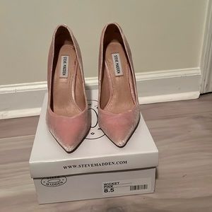 Steve Madden pink velvet pumps